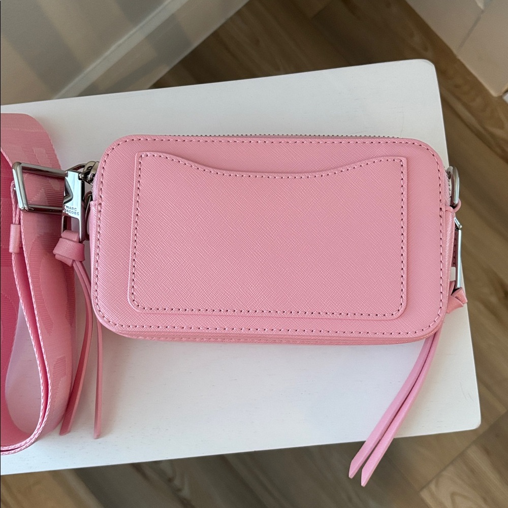 EUC Marc Jacobs The Solid Snapshot, Ribbon Pink - Picture 6 of 11